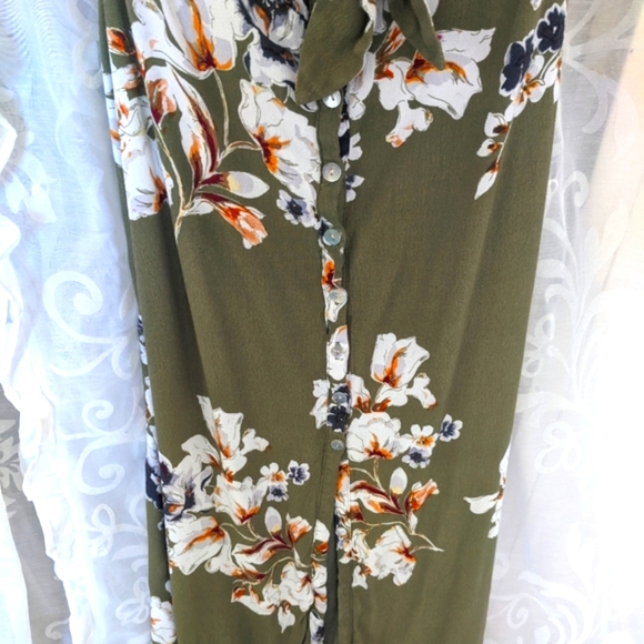 LA VIE BOHEME Woman's size 8 Sage & Floral Halter Sundress - Picture 5 of 9